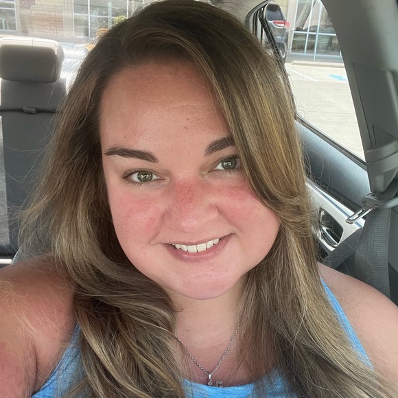 Meet your Posher, Kateri - Picture 1 of 2